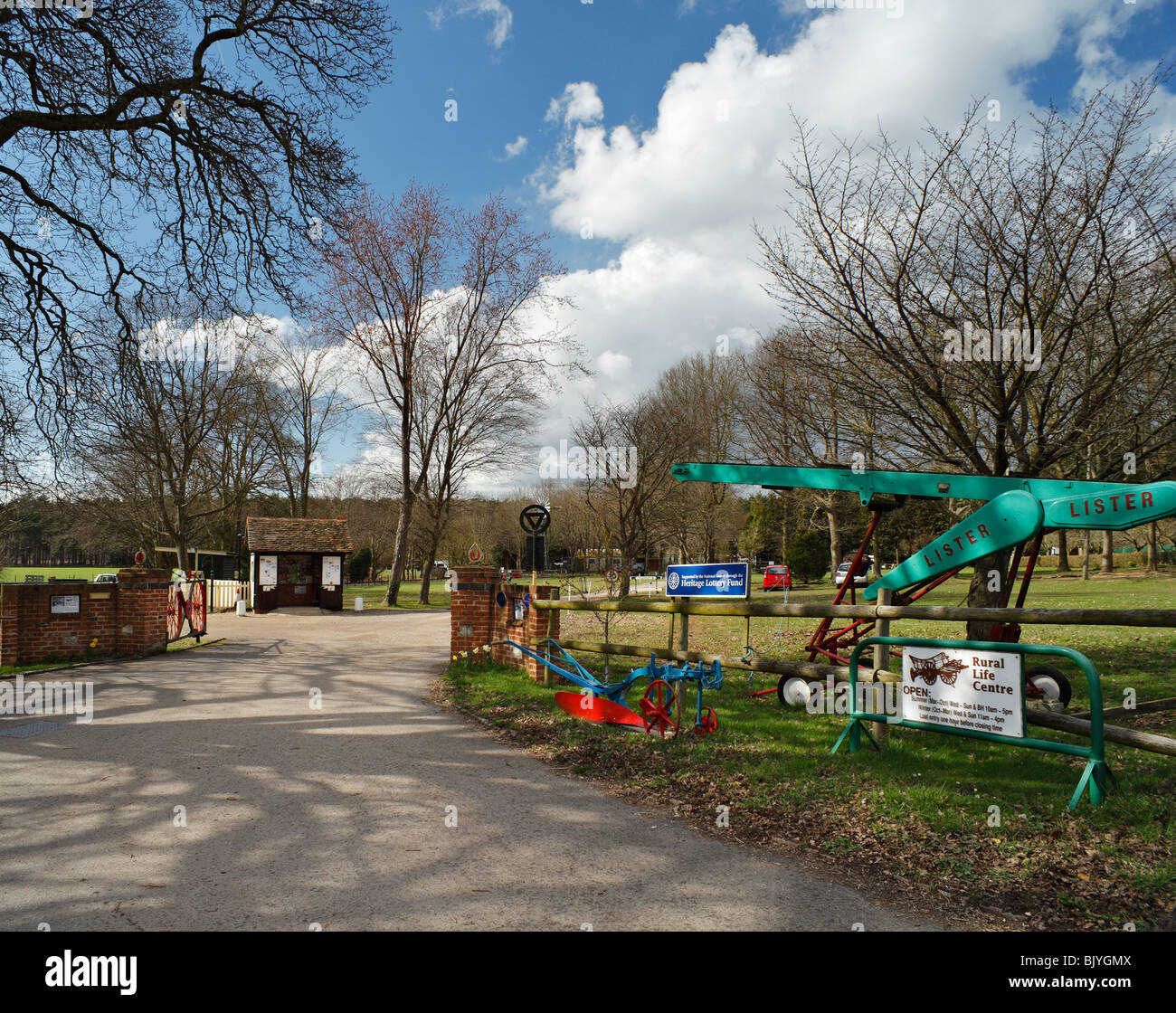 Eingang zum Landleben Centre, Tilford. Stockfoto