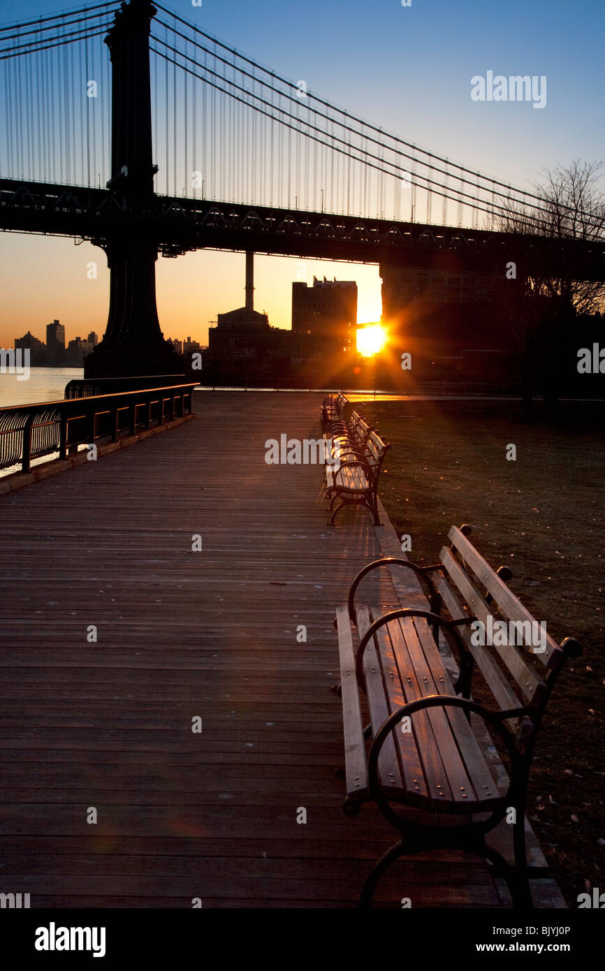 Am frühen Morgen an der Manhattan Bridge in New York City USA Stockfoto