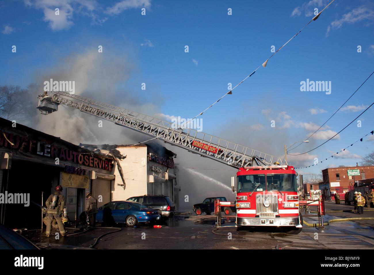 Antenne Plattform am 2. Alarm Feuer Detroit Michigan USA von Dembinsky Foto Assoc Stockfoto