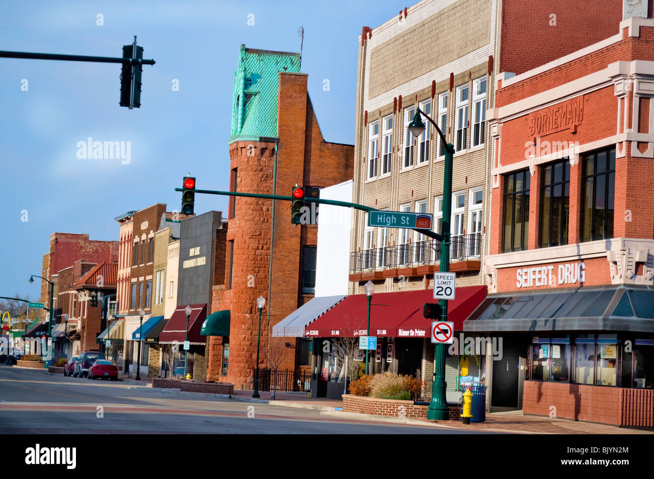 Geschäfte in einem historischen Gebäude an der Main Street in der Innenstadt von Elkhart, Indiana Stockfoto