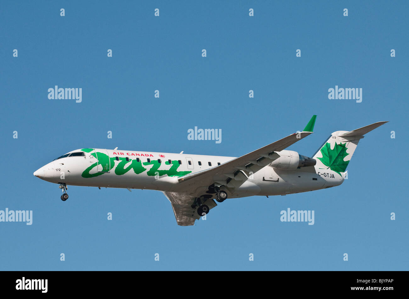 Air Canada Jazz Regionaljet im Endanflug zur Landung. Stockfoto