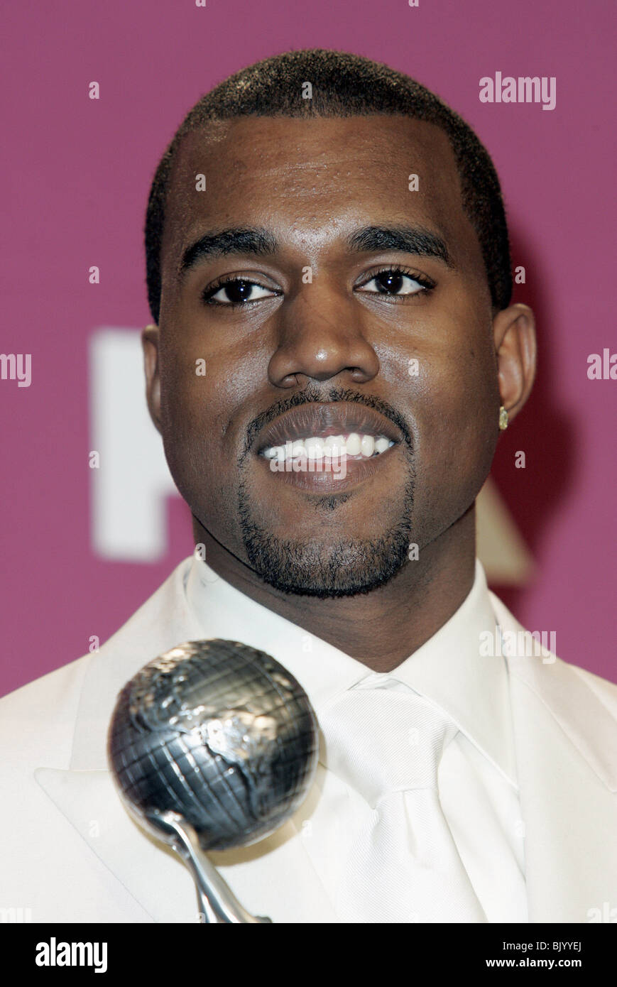 KANYE WEST 36TH NAACP IMAGE AWARDS DOROTHY CHANDLER Pavillon LA USA 19. März 2005 Stockfoto