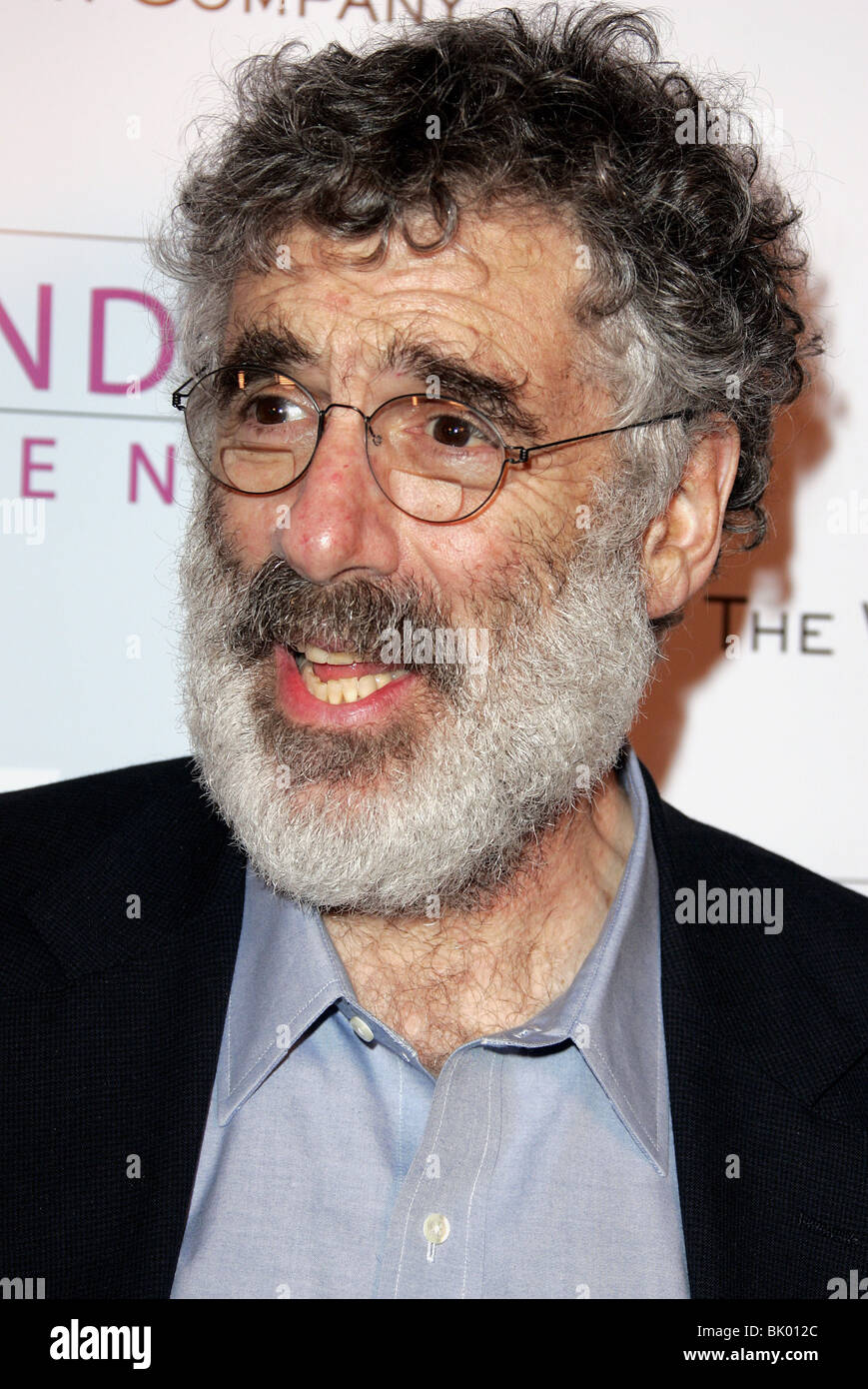 ELLIOTT GOULD Frau HENDERSON PRESENTS PREMIER BEVERLY HILLS LOS ANGELES USA 5. Dezember 2005 Stockfoto