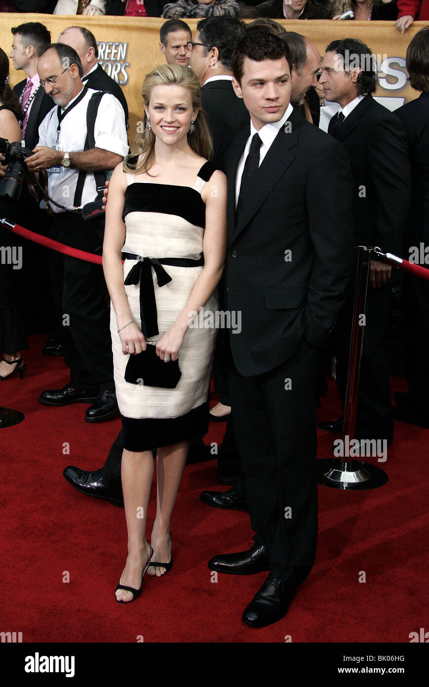 REESE WITHERSPOON RYAN PHILLIPPE 12. SCREEN ACTORS GUILD AWARDS LOS ANGELES California USA 29. Januar 2006 Stockfoto