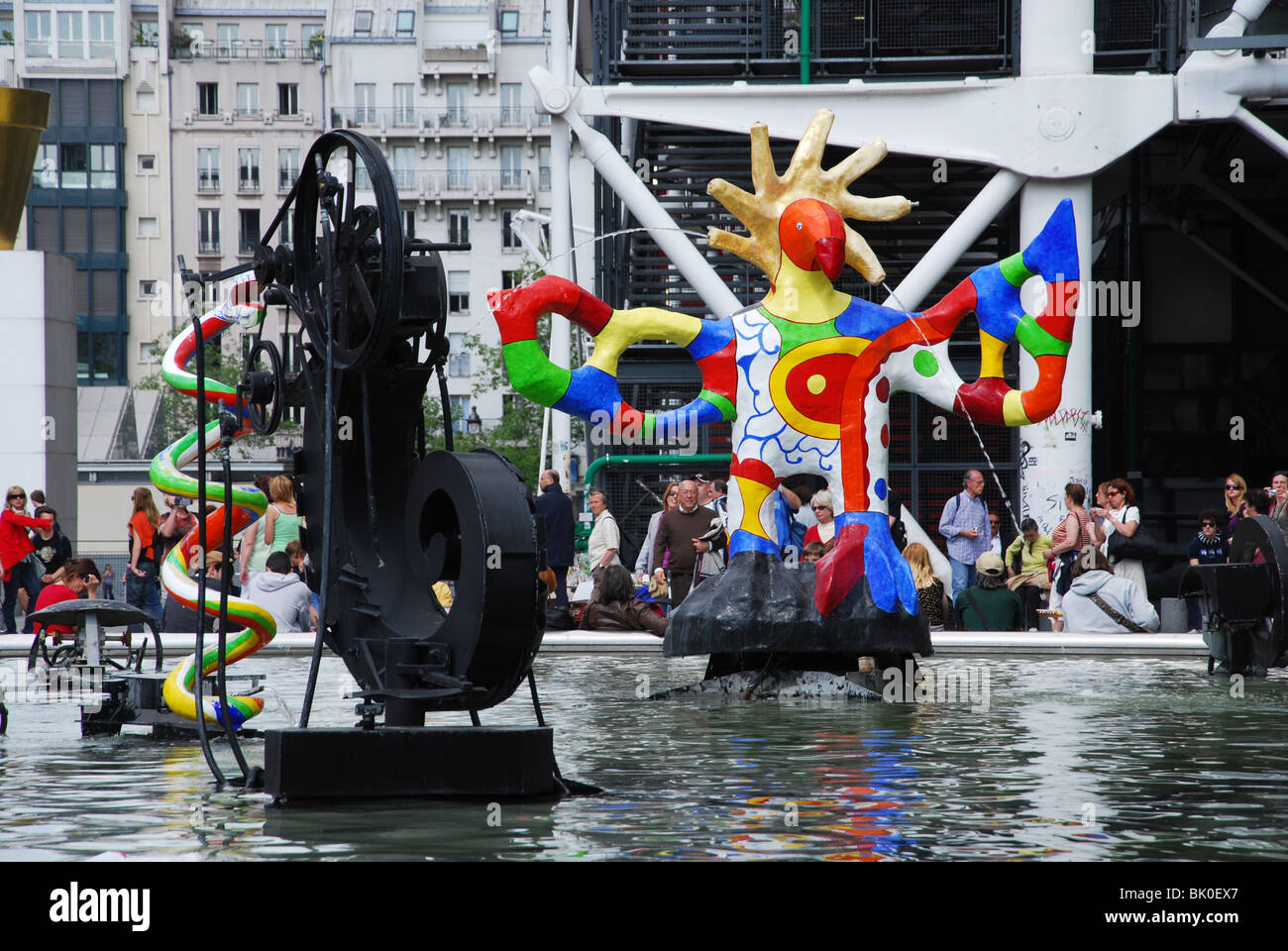 bunte Tinguely-Brunnen am Place Igor Strawinsky Paris France Stockfoto