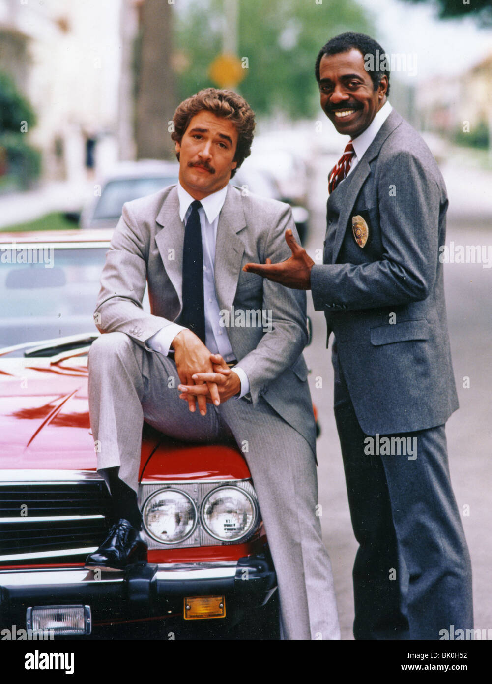 MATT HOUSTON - US-TV-Drama-Serie (1982-85) mit Lee Horlsey auf der linken Seite und George Wyner Stockfoto