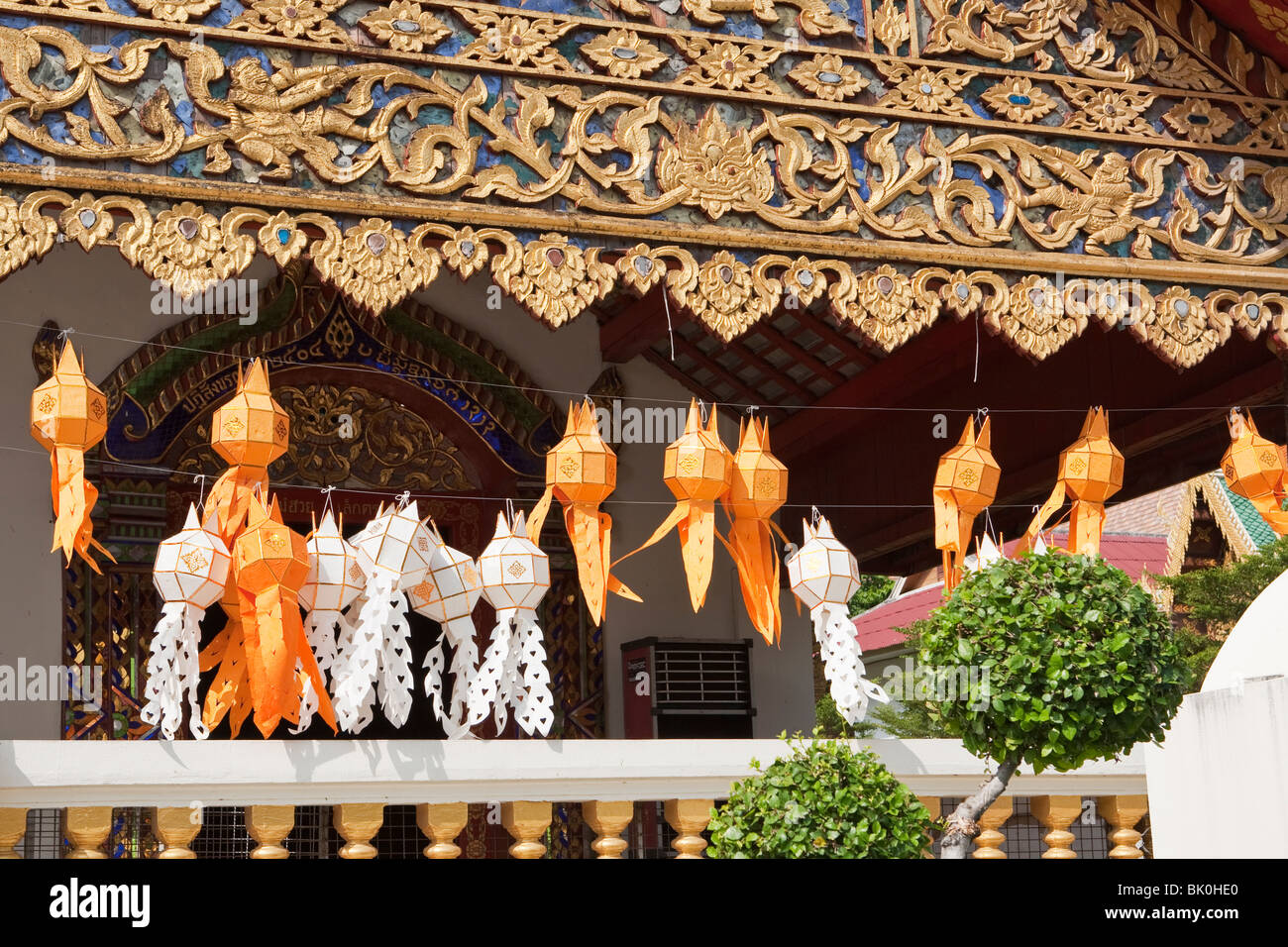 Chinesische Laternen außerhalb Tempel Wat Chiang Man, Chiang Mai, Thailand. Stockfoto