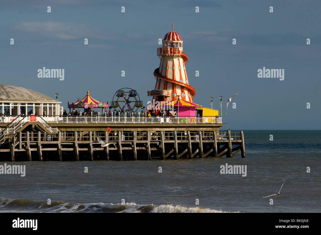 Die viktorianischen Pier an der Bournemouth UK mit Festplatz am Ende, sonnigen Tag. Stockfoto