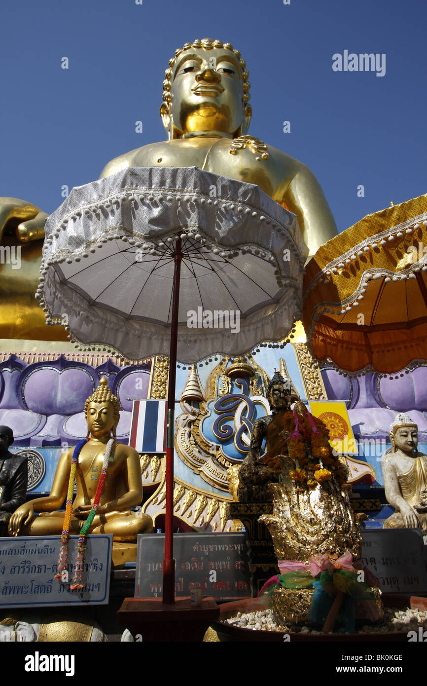 Einem riesigen goldenen Buddha im Sop Ruak, The Golden Triangle, durch den Mekong im Norden Thailands Stockfoto