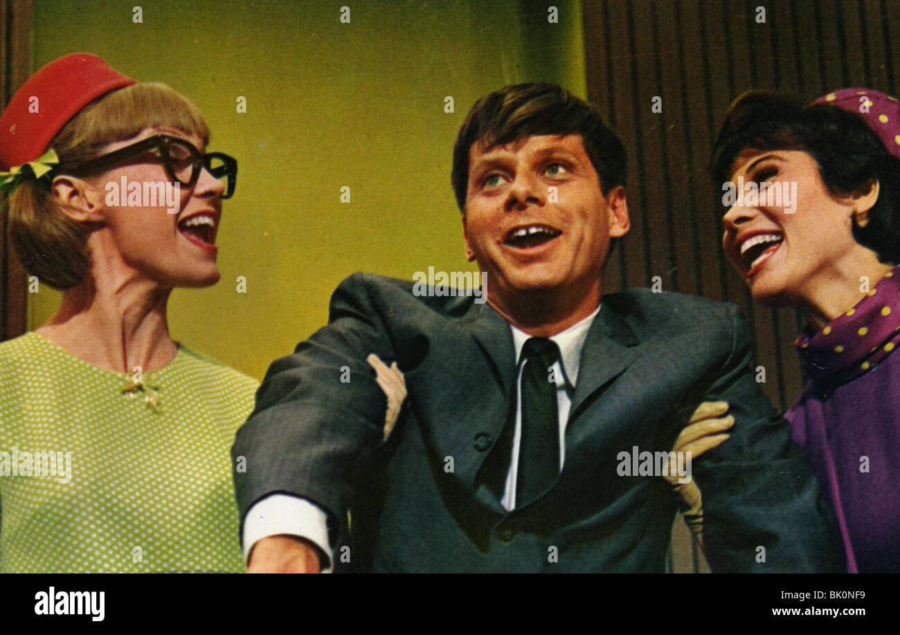 Gewusst wie: SUCCEED IN BUSINESS WITHOUT REALLY TRYING - 1967 UA Film mit von links: Maureen Arthur, Robert Morse & Michele Lee Stockfoto