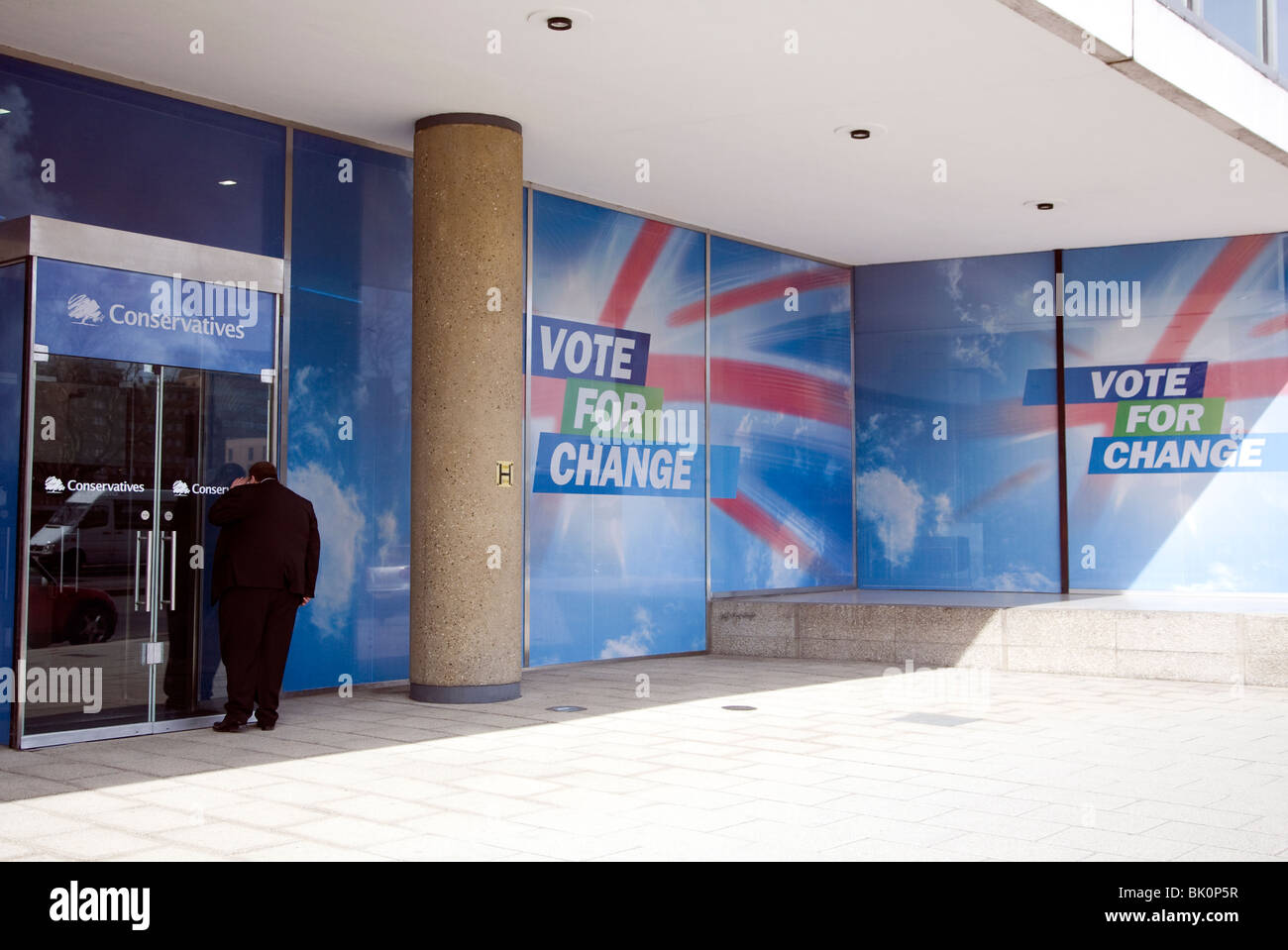 Eingang zur konservativen Partei HQ, 30 Millbank, London Stockfoto