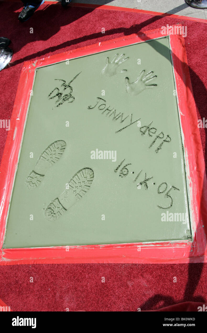 Michael Jackson-HAND & Fuß Drucke JOHNNY DEPP HAND Drucke CEREM CHINESE THEATRE HOLLYWOOD LOS ANGELES USA 16. September 2005 Stockfoto