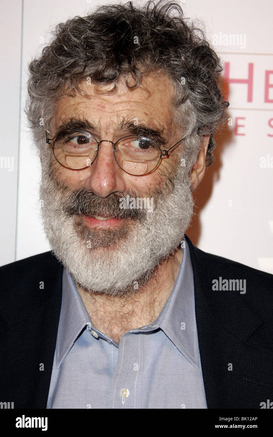 ELLIOTT GOULD Frau HENDERSON PRESENTS PREMIER BEVERLY HILLS LOS ANGELES USA 5. Dezember 2005 Stockfoto