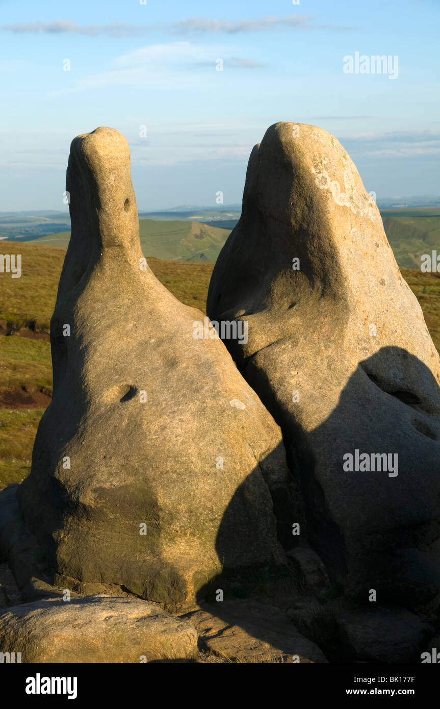 Wind geformten Felsen Mühlstein Korn auf Kinder Scout, oben Edale, Peak District, Derbyshire, England UK Stockfoto