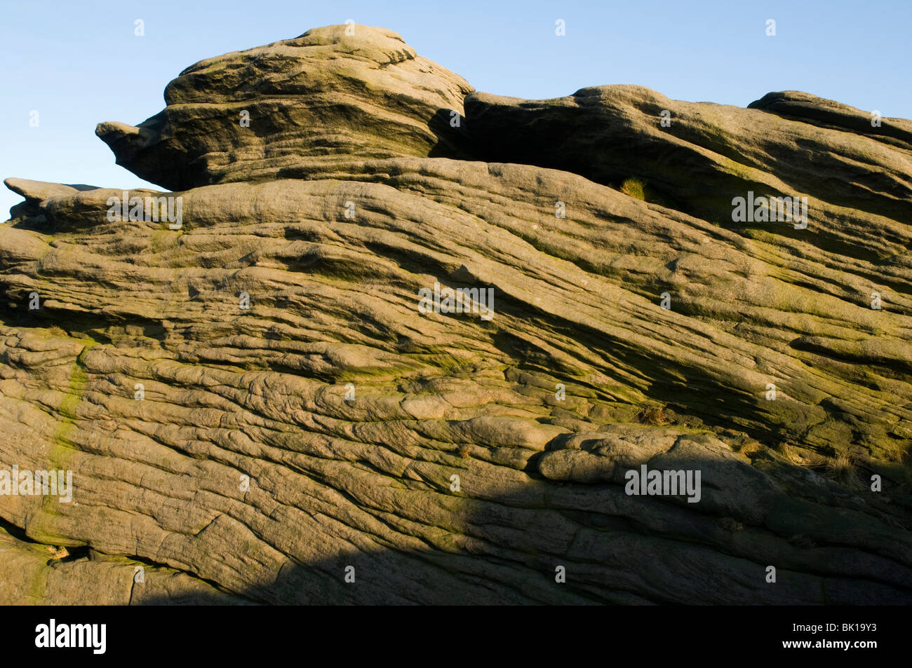 Aktuelle Bettwäsche in exponierten Sandstein, Saddleworth Kanten, Oldham Bezirk, Greater Manchester, England, UK Stockfoto