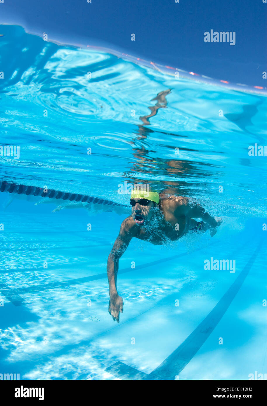 Männliche Schwimmer konkurrieren in der Orange Bowl klassischen schwimmen gerecht zu werden, 2010, Jacobs Aquatic Center, Key Largo, Florida Stockfoto