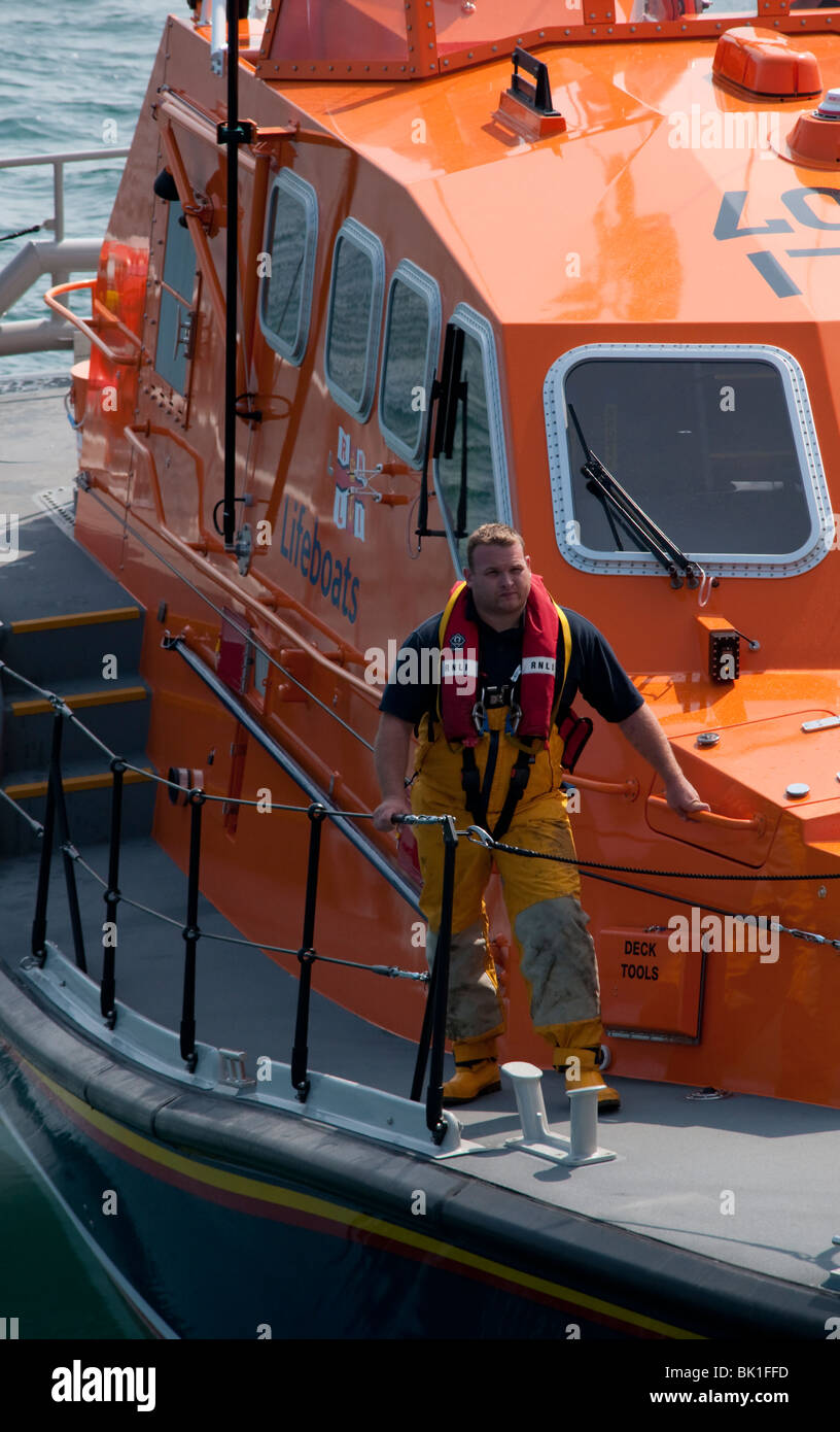 Cromer Rettungsboot wird Winde zurück ins Rettungsboot Haus Norfolk East Anglia England UK Stockfoto