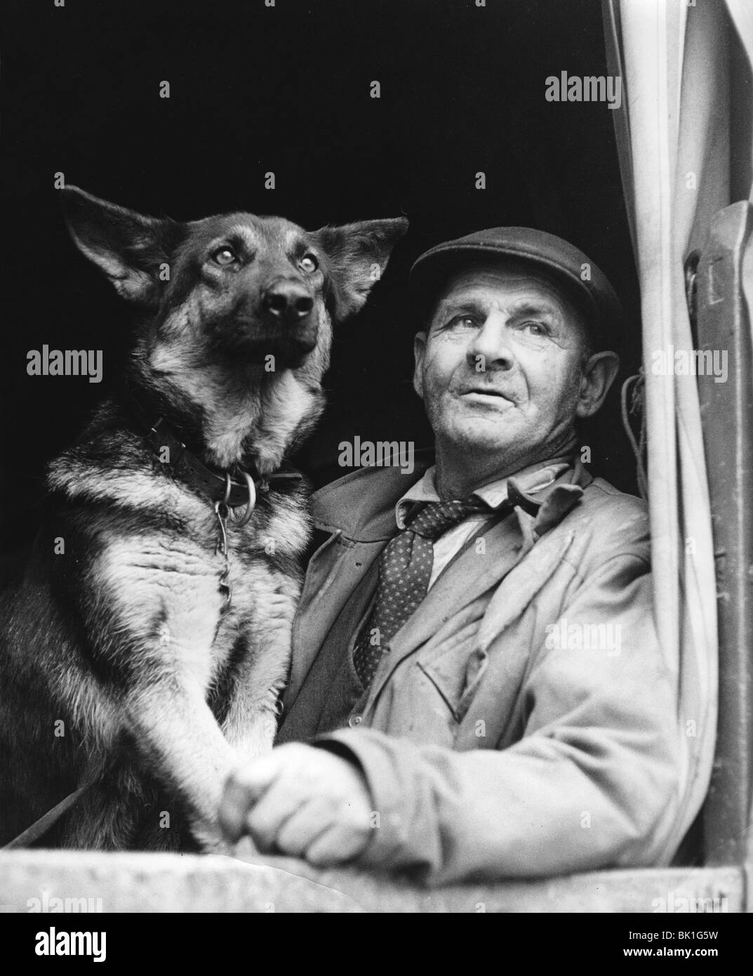 Gypsy Mann mit Hund, 1960er Jahre. Stockfoto