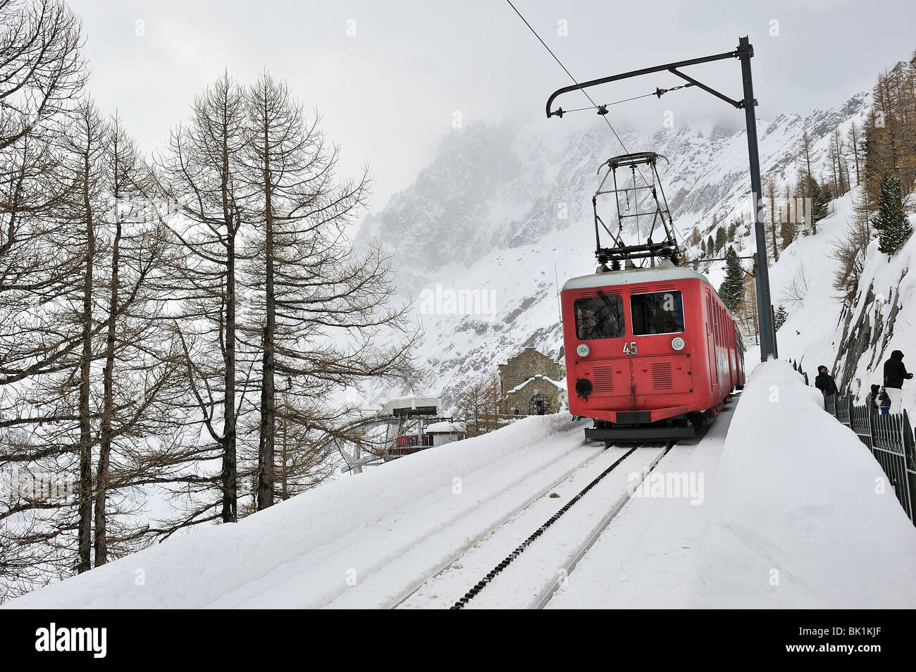 Montenvers Zug im Winter in der Nähe von Mer de Glace, Chamonix, Frankreich. Stockfoto