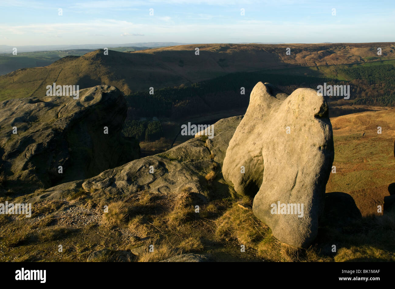 Gritstone Felsen über Dove Stone Reservoir, Saddleworth, Oldham Bezirk, Greater Manchester, England, Großbritannien Stockfoto