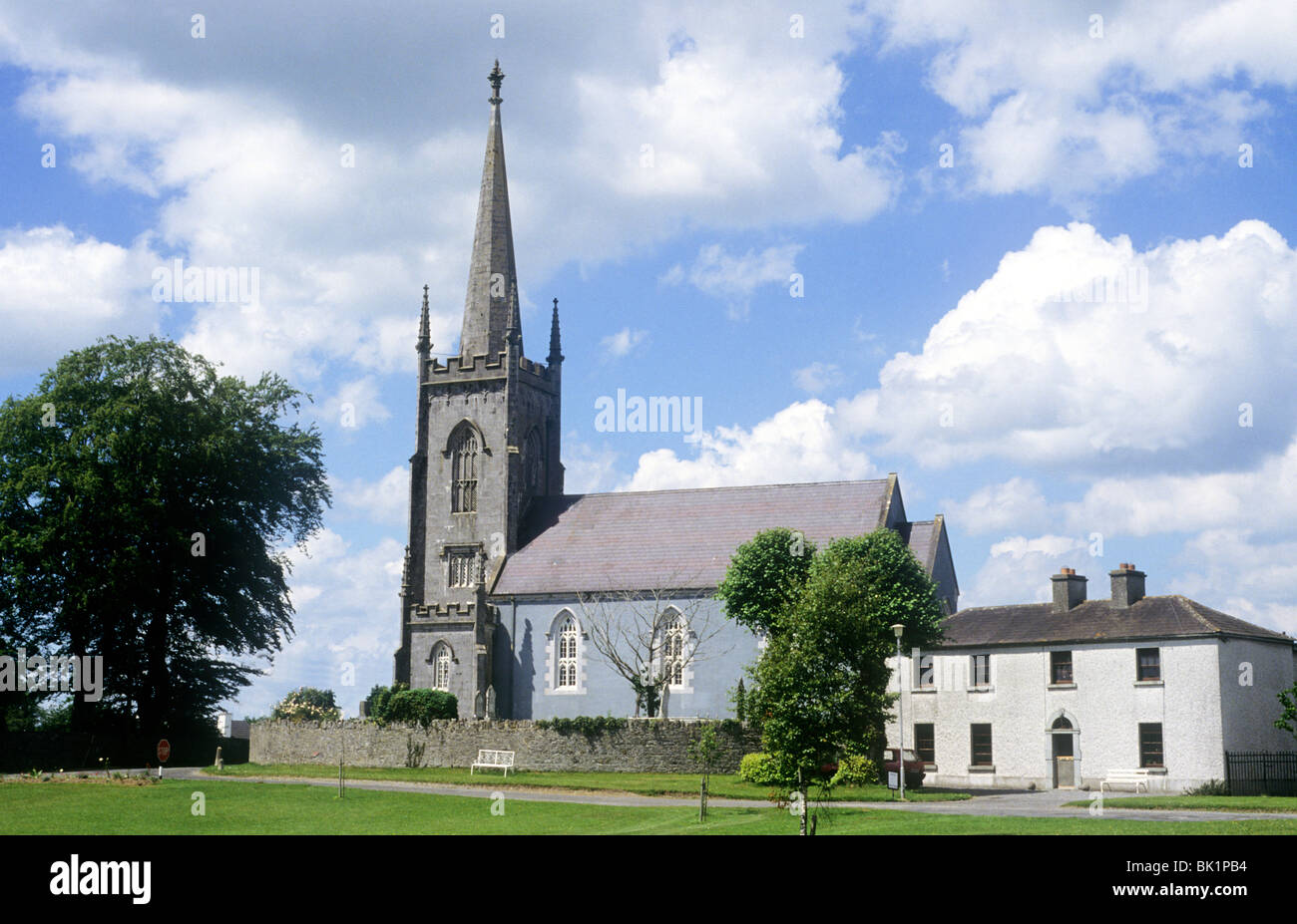 Tyrrelspass Kirche und grün, County Westmeath, Irland-Eire irischen Kirchen Stockfoto