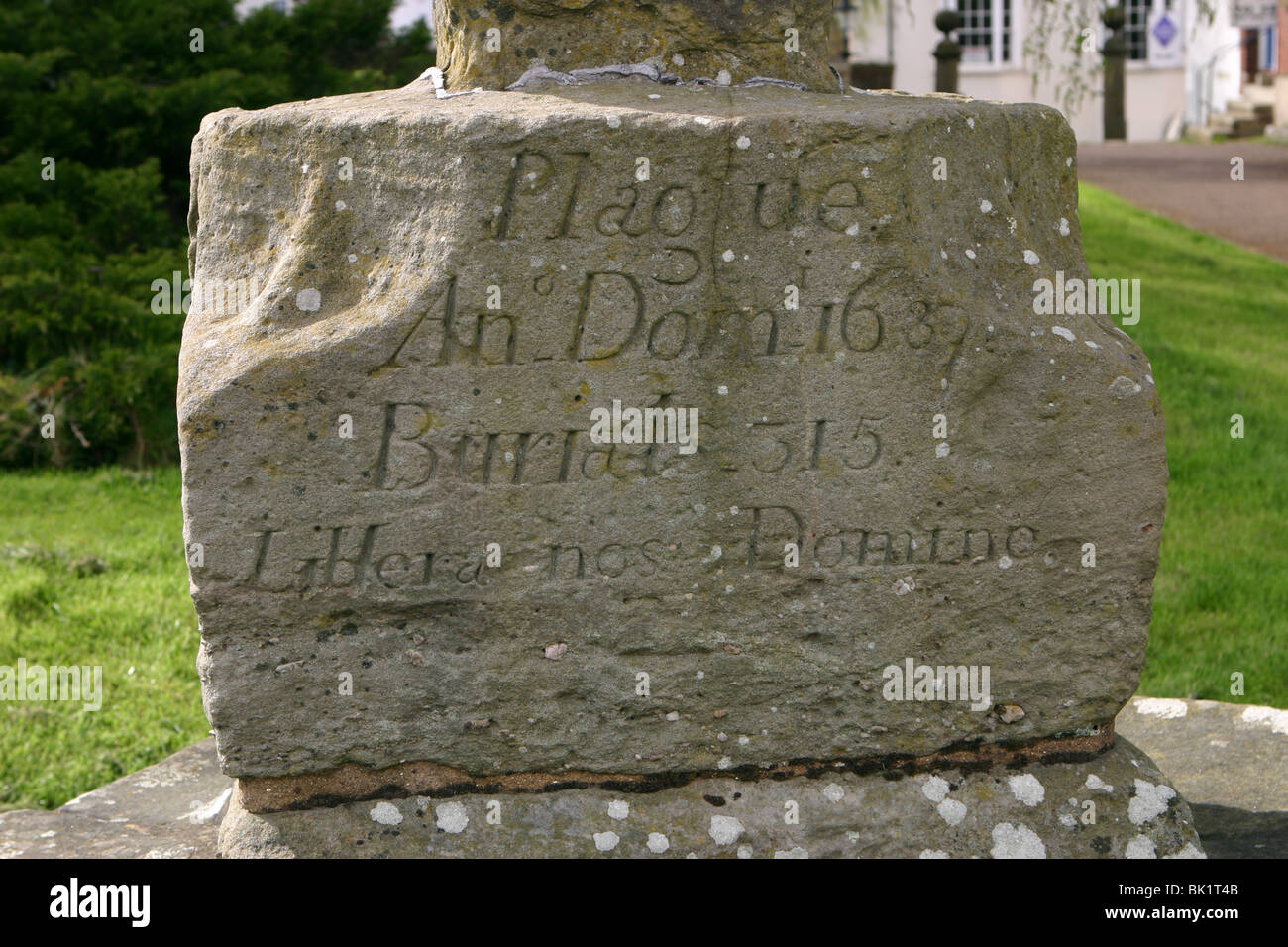 Inschrift auf der Basis einer Pest-Kreuz, Ross-on-Wye, Herefordshire Stockfoto