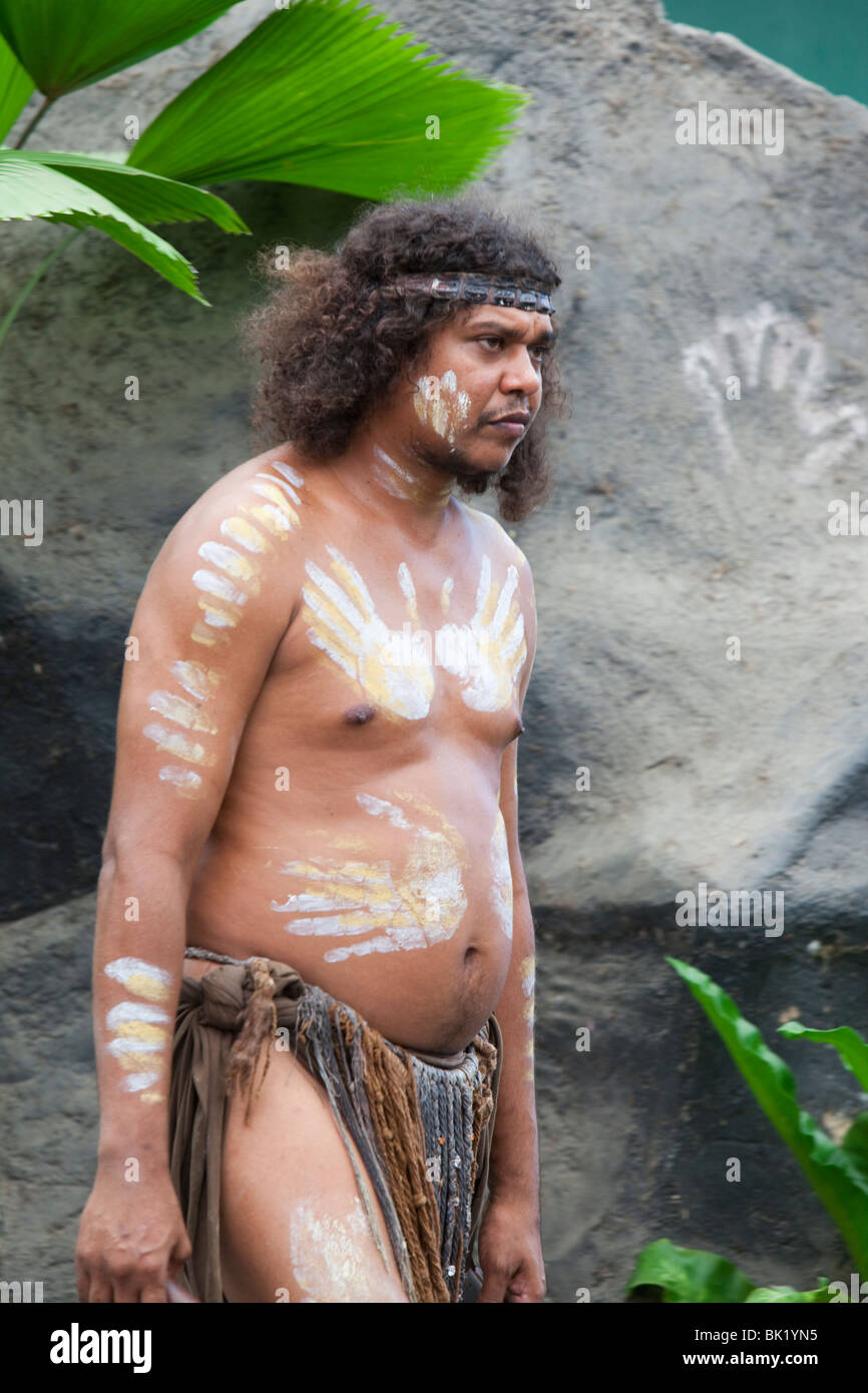 Eine traditionelle Aborigines-Anzeige im Tjapukai Aboriginal Park in der Nähe von Cairns, Queensland, Australien. Stockfoto