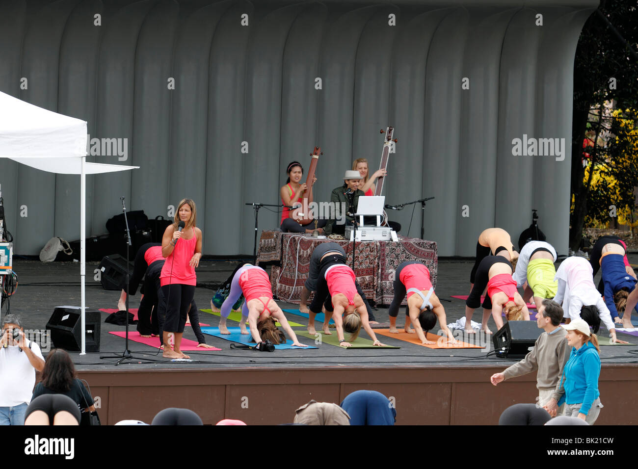 Masse Yoga-Kurs an der National Mall in Washington, D.C. Stockfoto