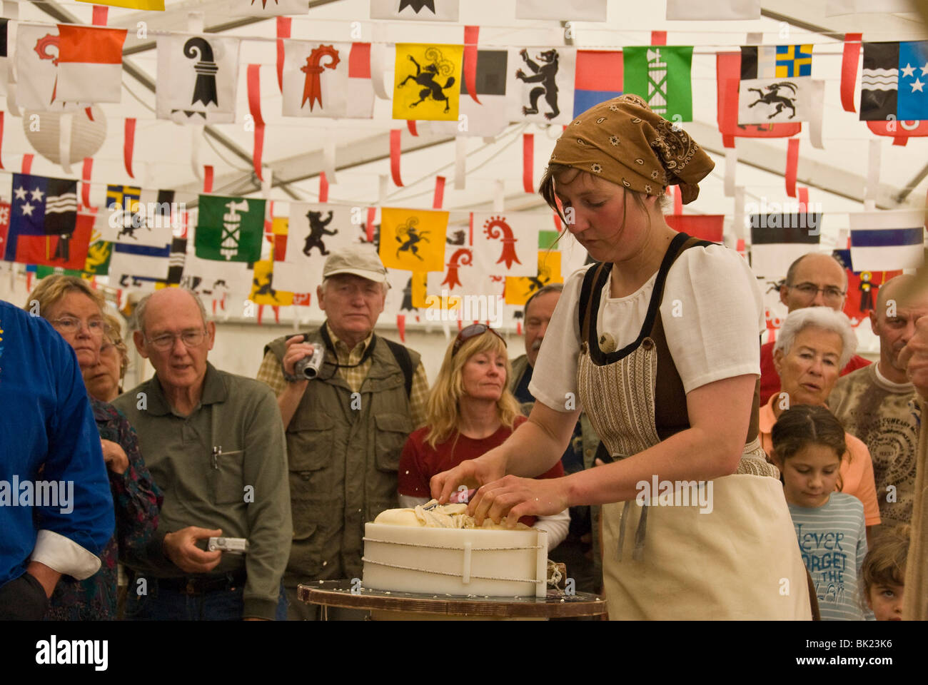 Käser und Interpreten auf dem Wengen-Käse-Festival in der Schweiz ...