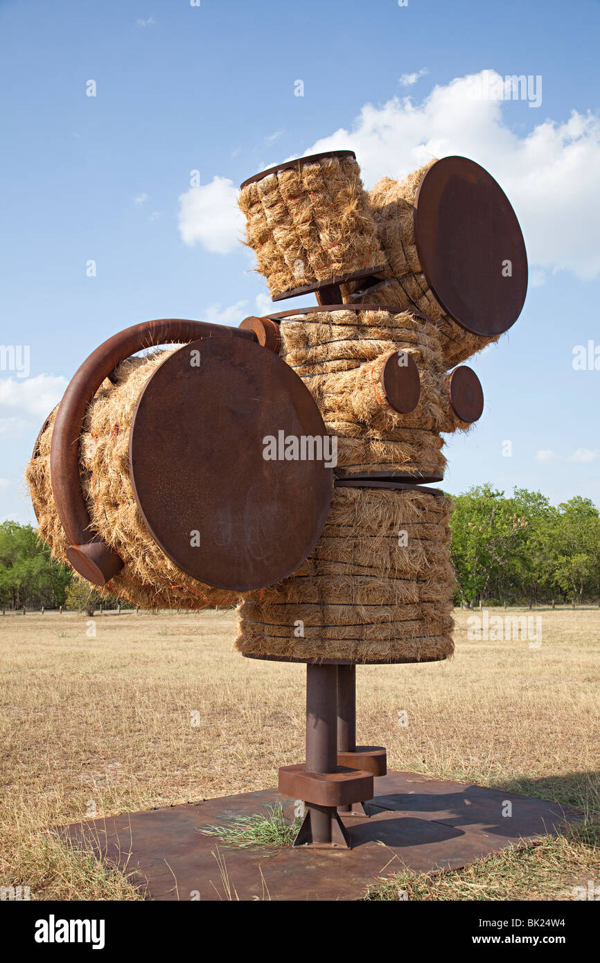 Kunst im Feld hergestellt aus Metall und Stroh San Antonio Texas USA Stockfoto