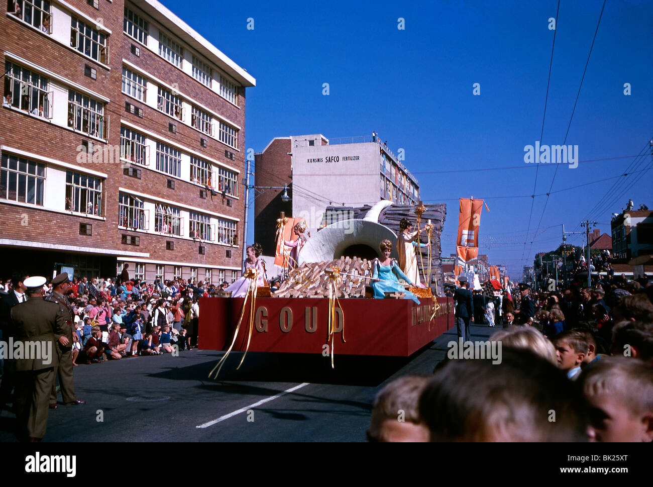 Parade Float zur Förderung South African Gold (oder Goud in Afrikaans), während der Apartheid-Ära, Durban, Südafrika, 1966 Stockfoto