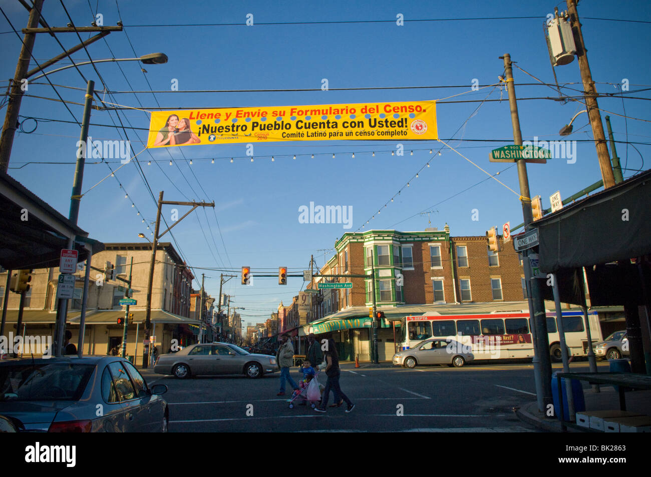 Ein Zeichen in Spanisch drängen die Rückkehr der Formen in der US-Volkszählung in Philadelphia, PA Stockfoto