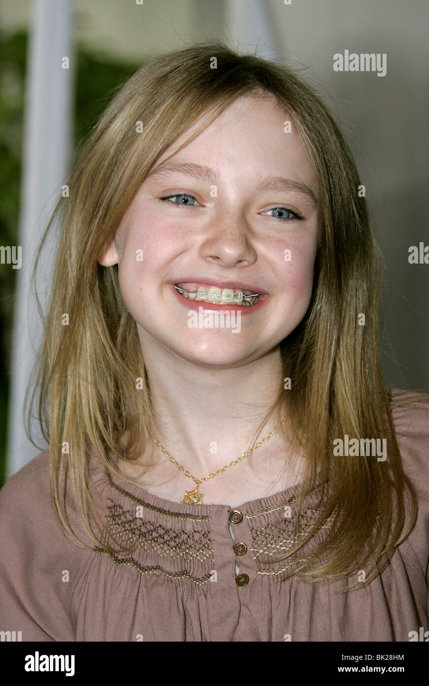 DAKOTA FANNING CHARLOTTES WEB FILM PREMIERE HOLLYWOOD LOS ANGELES USA ...