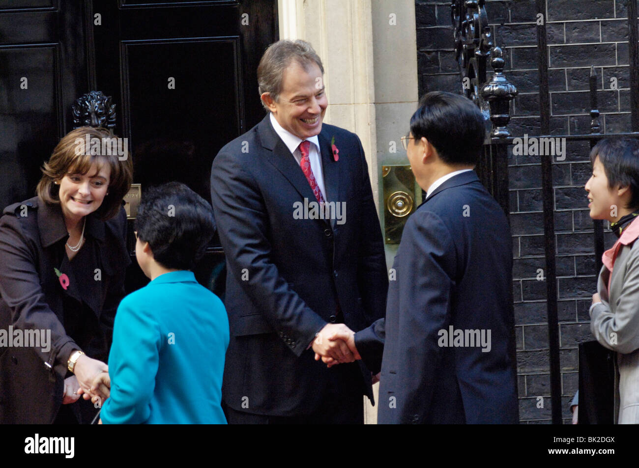 Premierminister Tony Blair und seine Frau Cherie begrüßen Hu Jintao, der chinesische Präsident und seine Frau während ihrer UK-Staatsbesuch Stockfoto