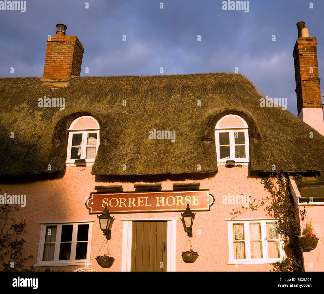 Strohdach Sauerampfer Horse Pub, Shottisham, Suffolk Stockfoto