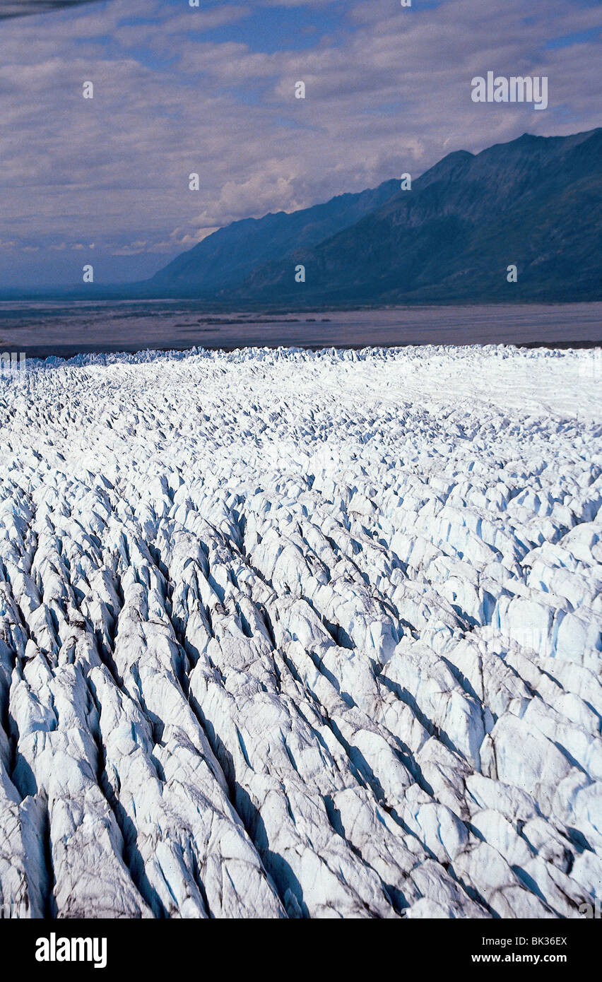 Bergrücken und Gletscherspalten eines Gletschers, Alaska Stockfoto