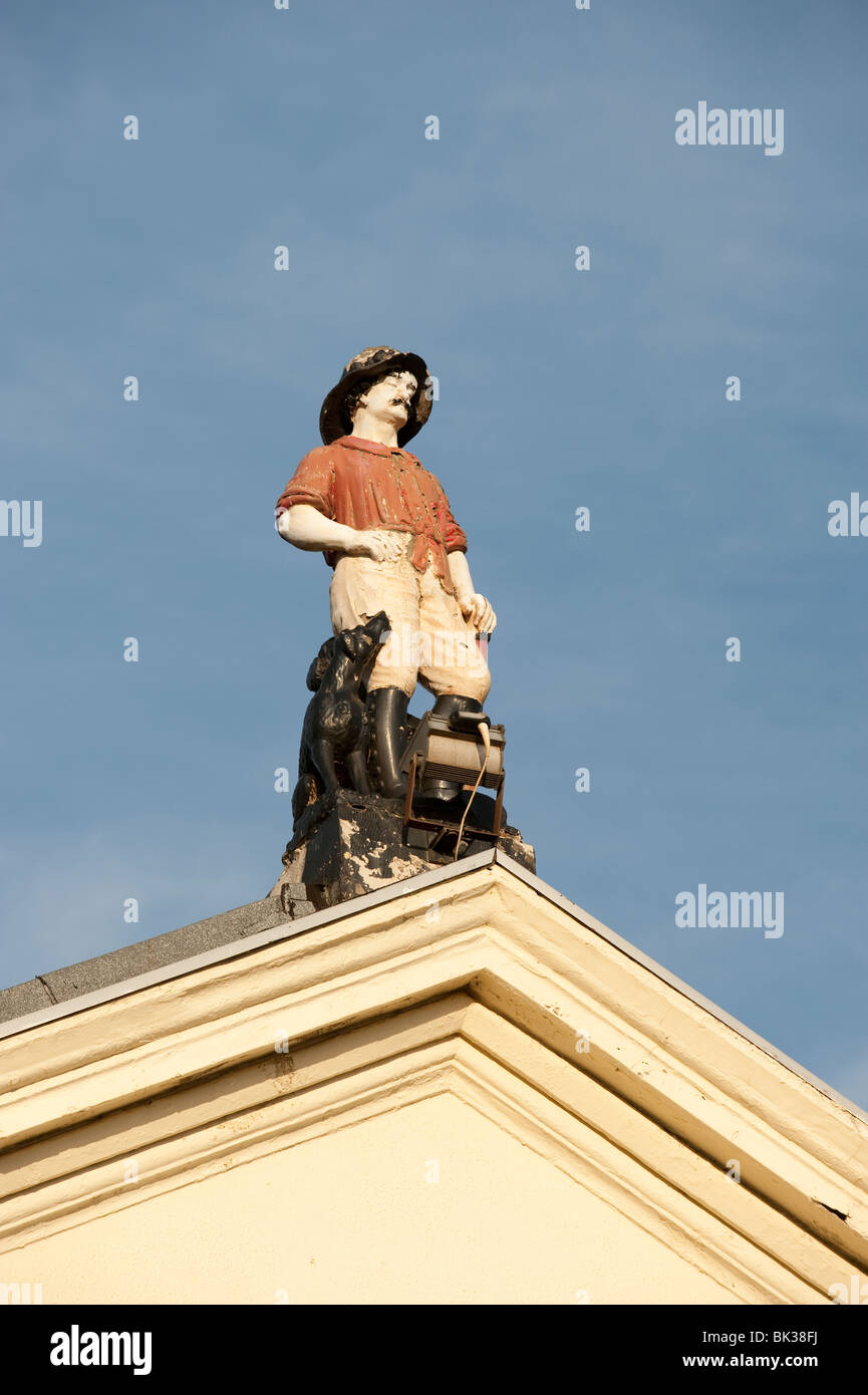 SeemannStatue auf Pub in Liverpool Docks Stockfotografie Alamy