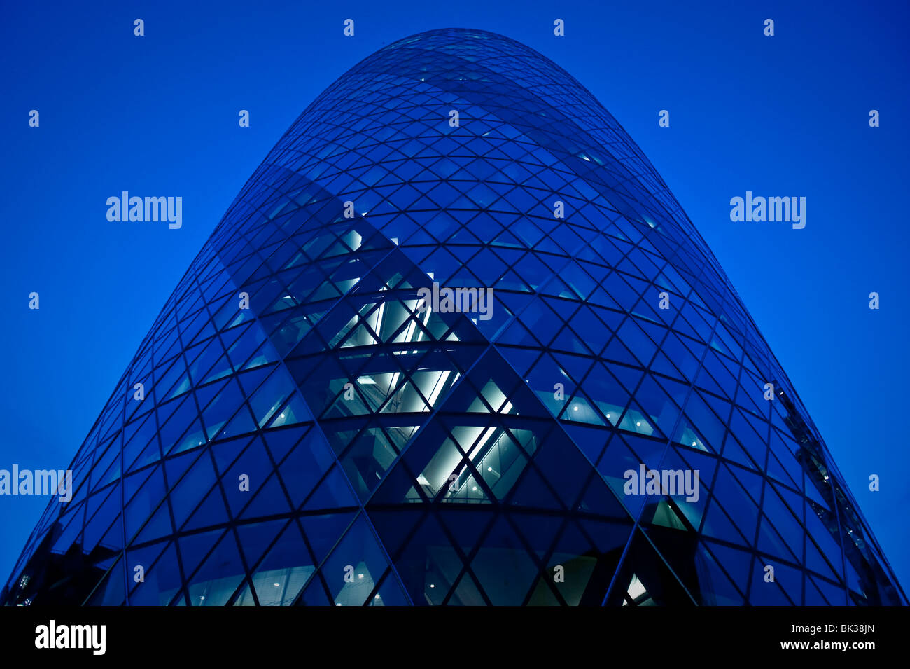 Die Gherkin-Tower von Nacht, London, England, UK Stockfoto