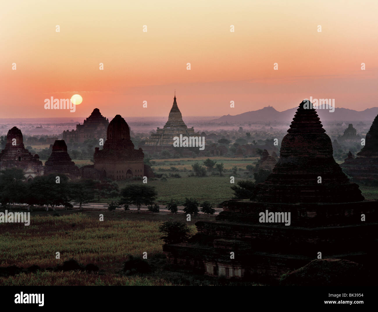 Sonnenaufgang über Bagan (Pagan), Myanmar (Burma), Asien Stockfoto