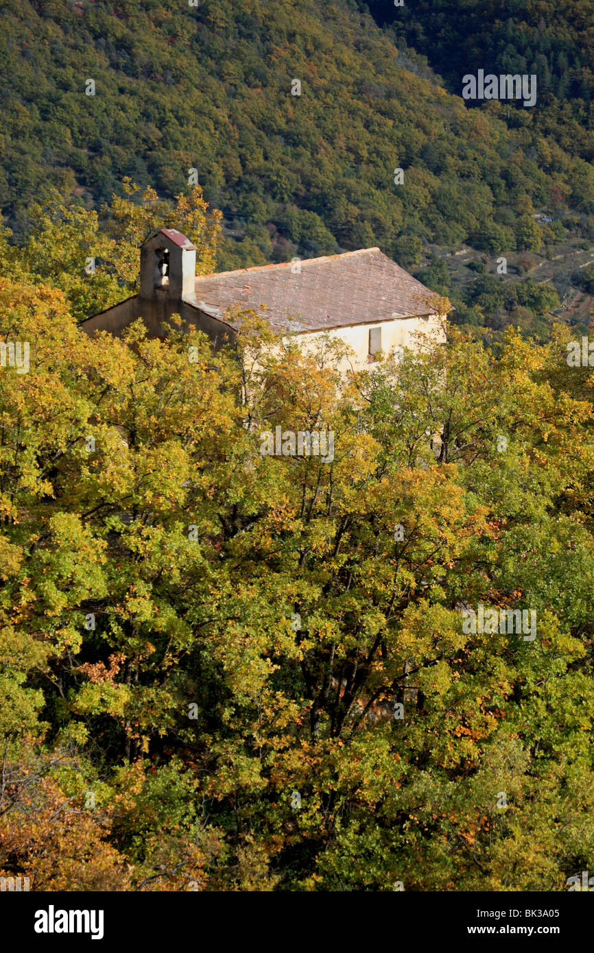 Isolierte thront Kapelle in das Tal der Tinée paar Meilen entfernt von Nizza Stockfoto