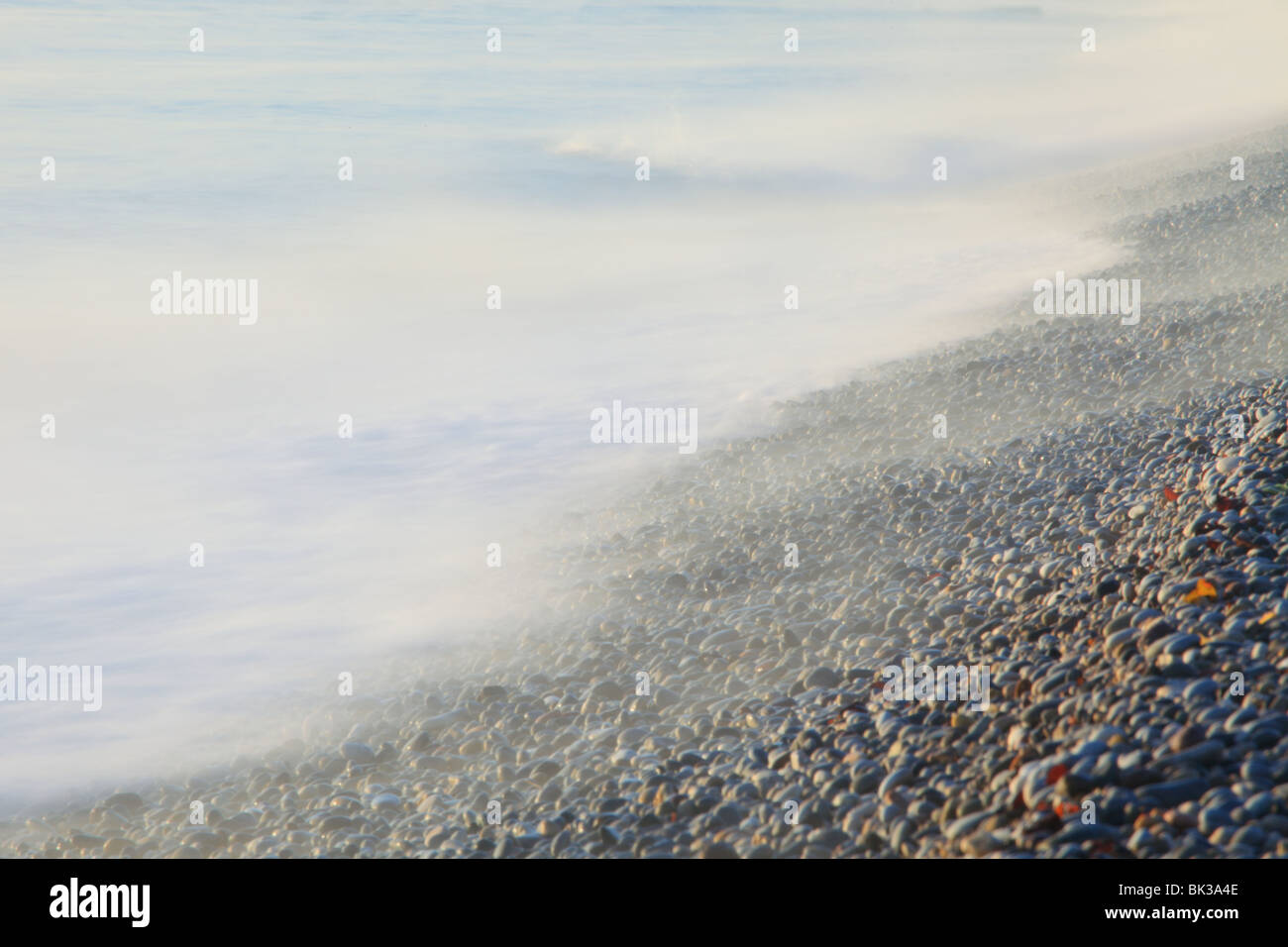 Künstlerischen Bild der Kiesel Strand von Nizza Stockfoto