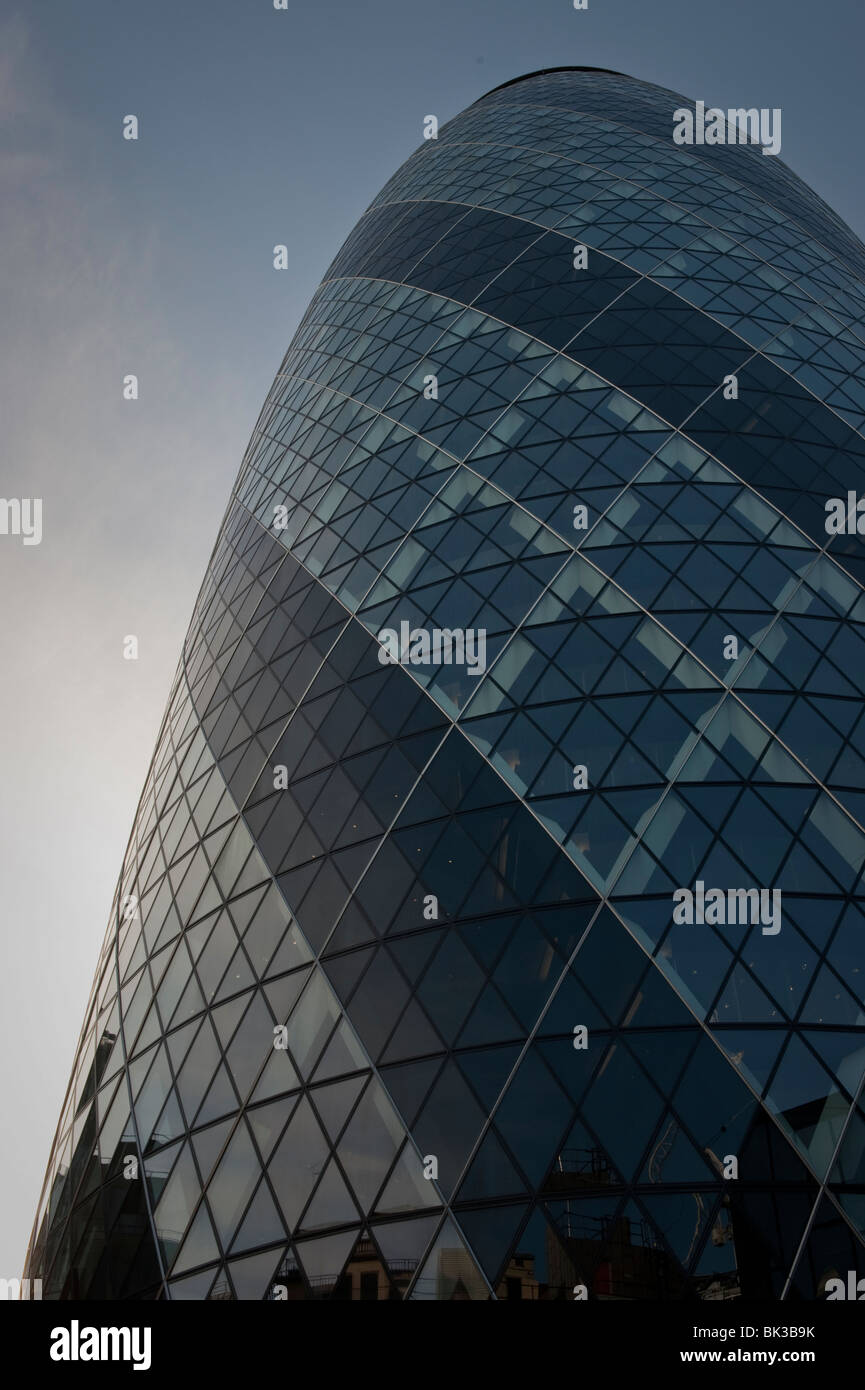 Der Gherkin-Tower in London, bekannt als die 30 St Mary Axe. London, UK Stockfoto