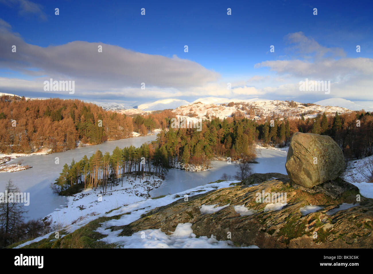 Cairn oberhalb Tarn Hows, englischen Lake District. UK Stockfoto