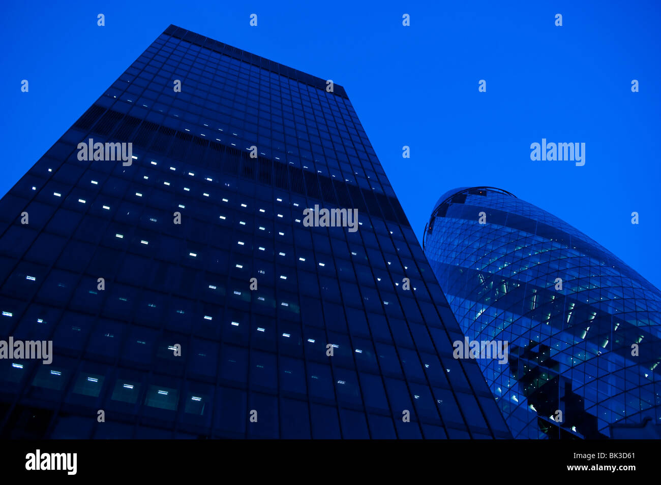Die Gurke Tower bei Nacht, London, England.UK Stockfoto
