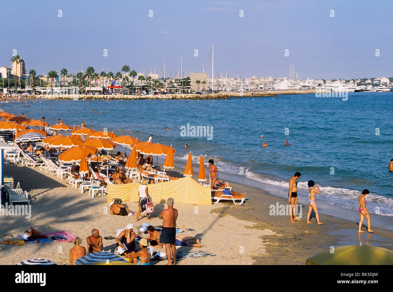 Der Strand von Golfe Juan in der Nähe von Cannes Stockfoto