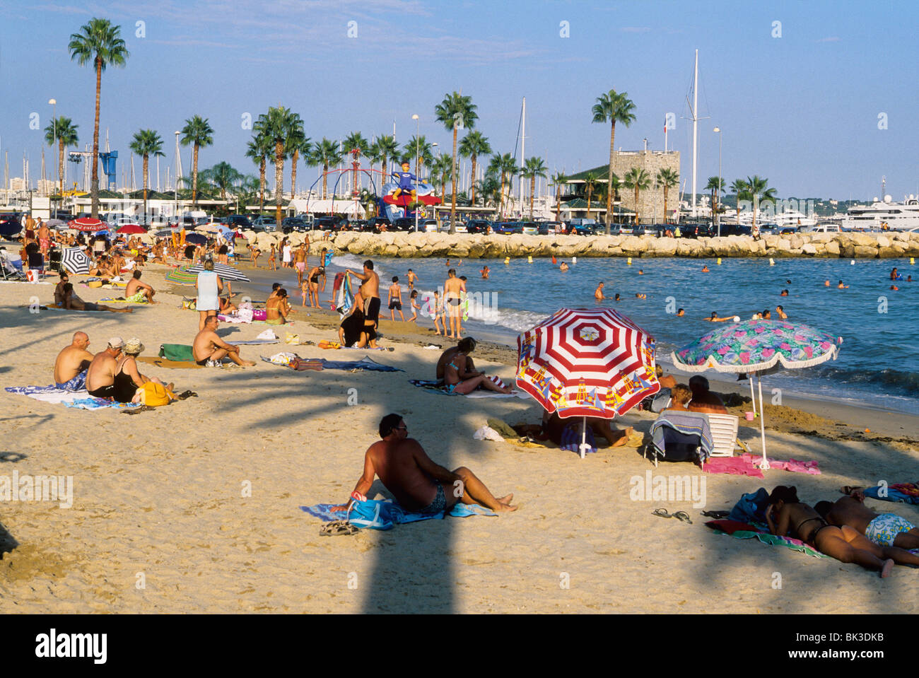 Der Strand von Golfe Juan in der Nähe von Cannes Stockfoto