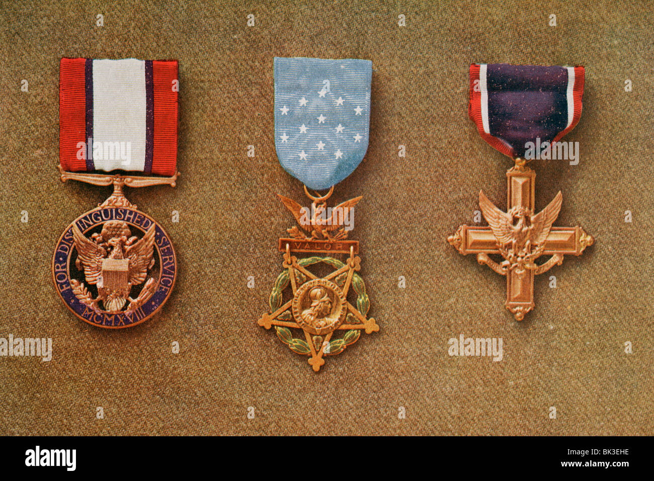 3 amerikanischer Krieg Dekorationen. Von links nach rechts: Distinguished Service Medal, Congressional Medal Of Honor, bemerkenswerter Service-Kreuz Stockfoto