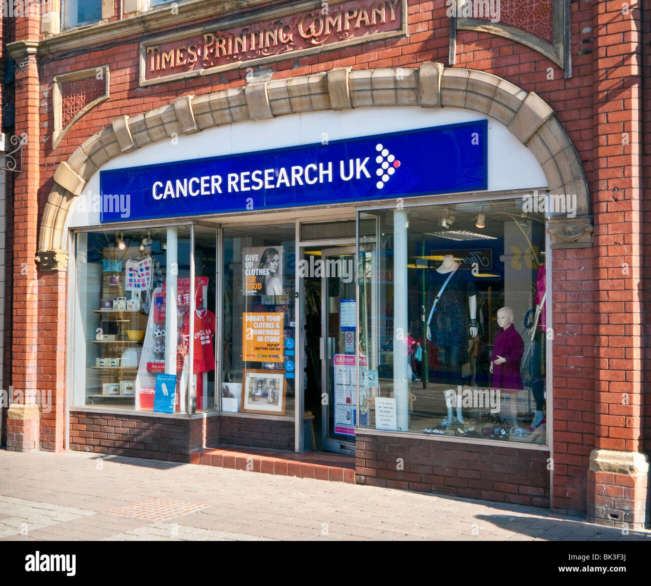 Charity Shop, England, UK - Krebsforschung Stockfoto