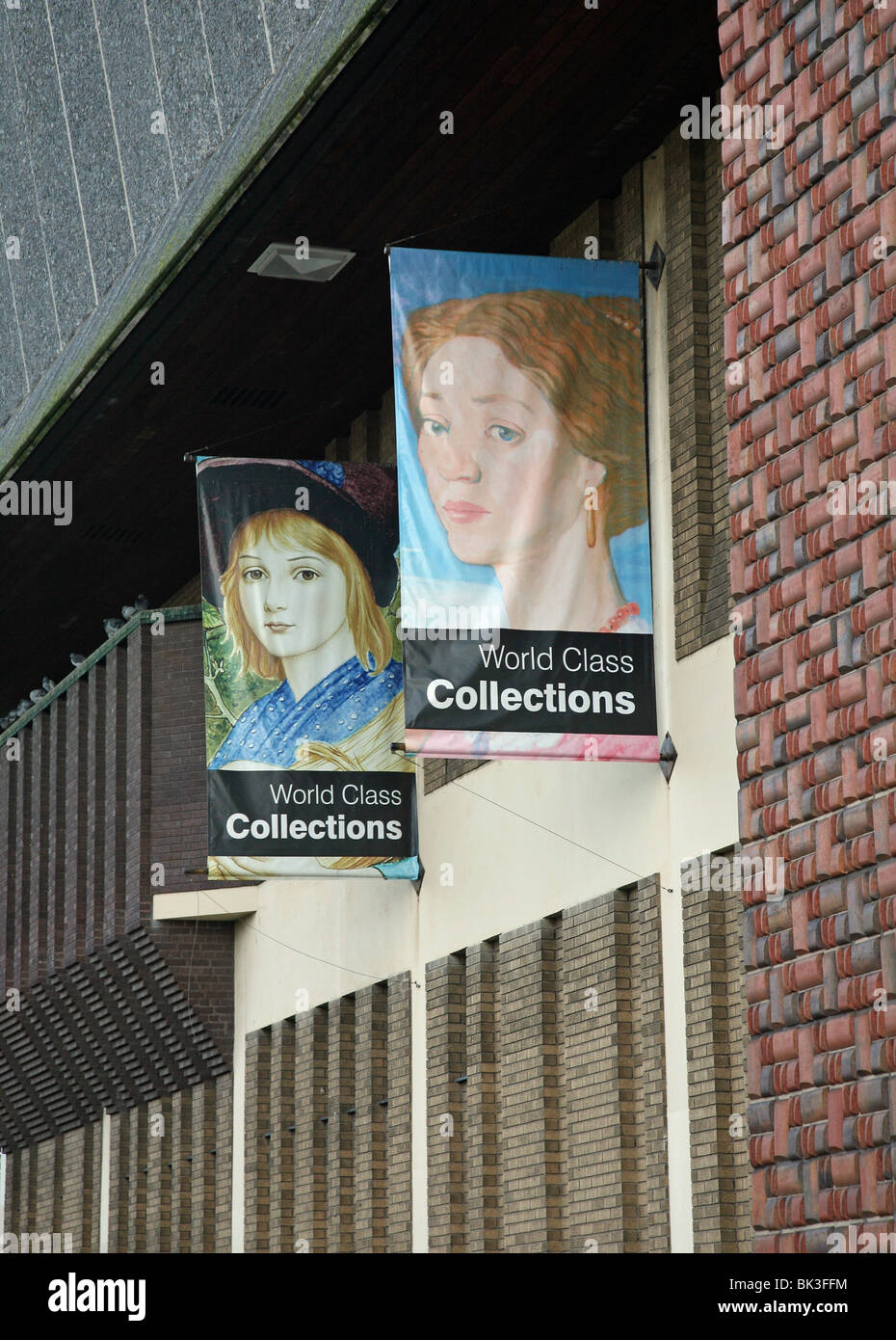 Zeichen oder Banner ausserhalb der Potteries Museum und Kunst-Galerie, Mitarbeiter, Hanley Stoke-on-Trent, England, UK Stockfoto