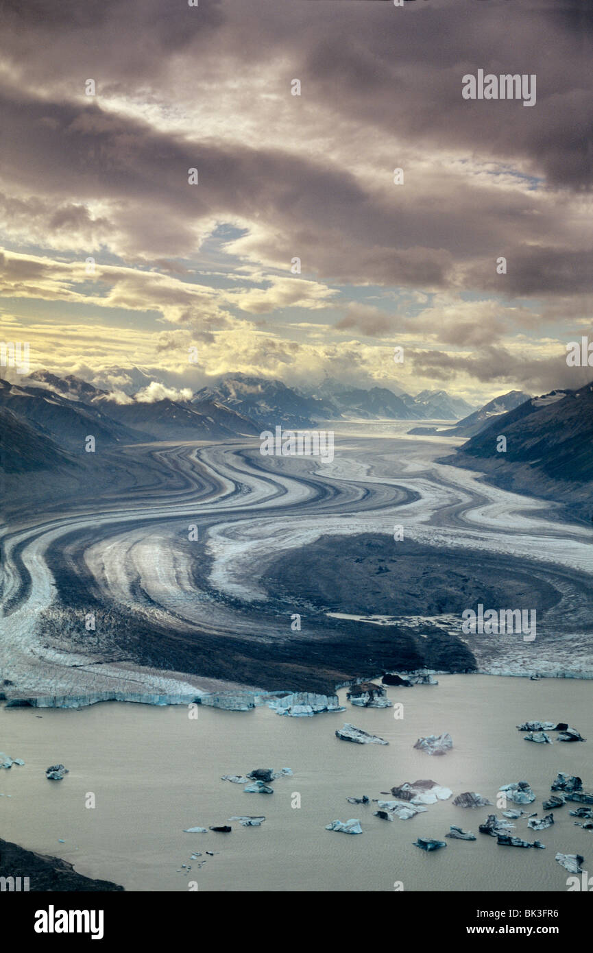 Lowell Gletscher fließt in den Alsek River in die Saint Elias Mountains im Kluane National Park im Yukon Territorium, Kanada. Stockfoto